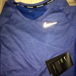 New nike dri fit top